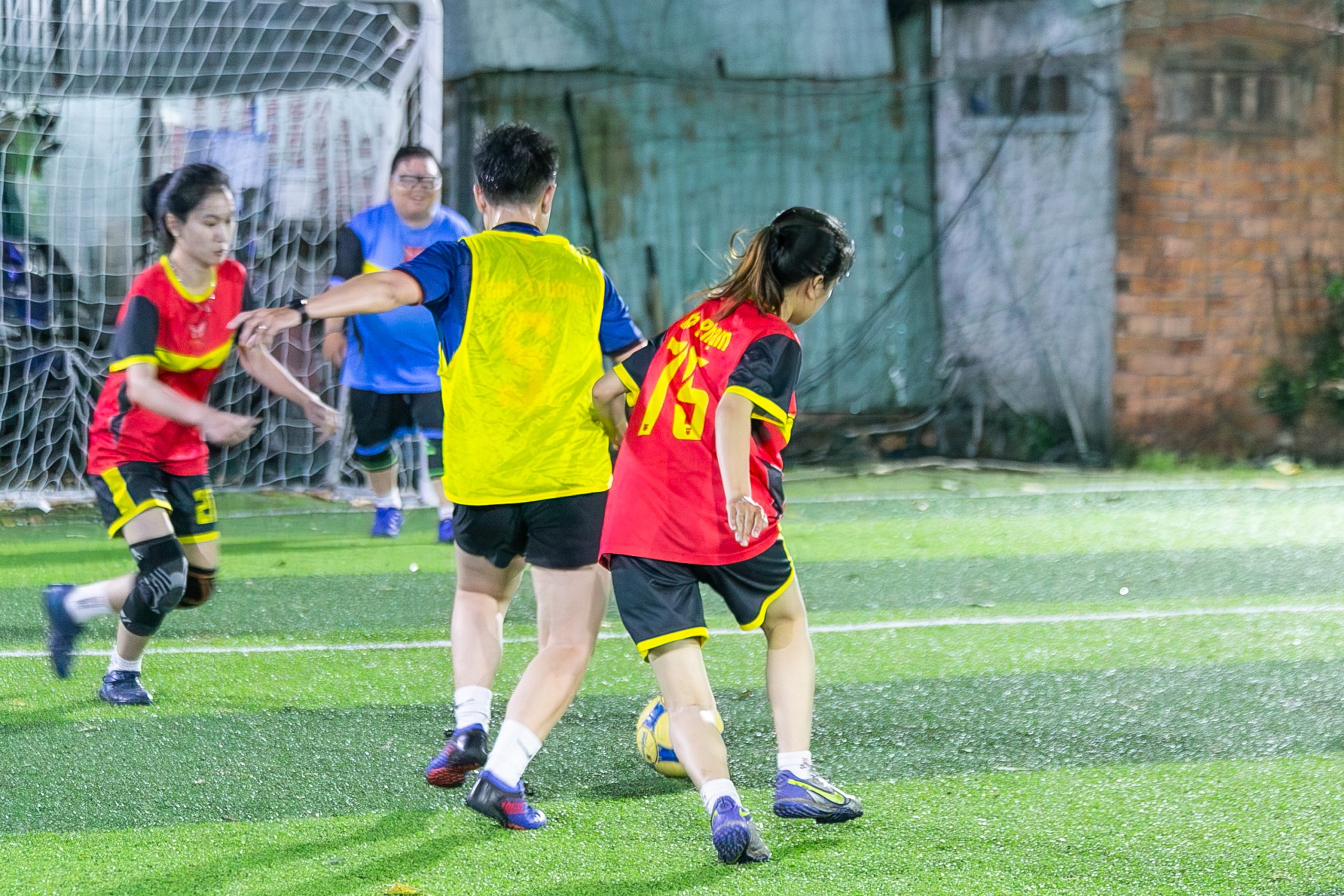 Bóng đá nữ pffc giao hữu eighteen plus
